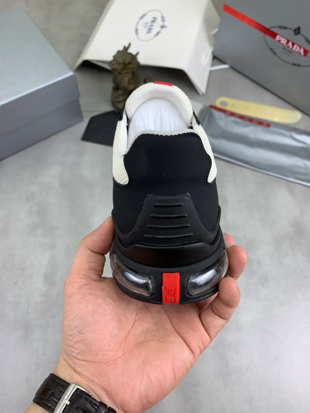 Men's men's shoes 💰P660 💰[New model] The top version is now available on the official website, 🆘 Air-cushion shock-absorbing thick-soled trendy brand (Prada) is the main popular model, avant-garde and versatile fashionable men's shoes, private version mold opening, cowhide surface splicing 1:1.. Simple fashion, original imported cowhide feet; the atmosphere and personality are more fashionable, eye-catching and pursuing class. It will subvert the old idea and be a must-have for fashion trendsetters with you! Must keep it for yourself ! Tall and comfortable, large and low, high-end quality workmanship. Code number: 38-45; 4 colors available.